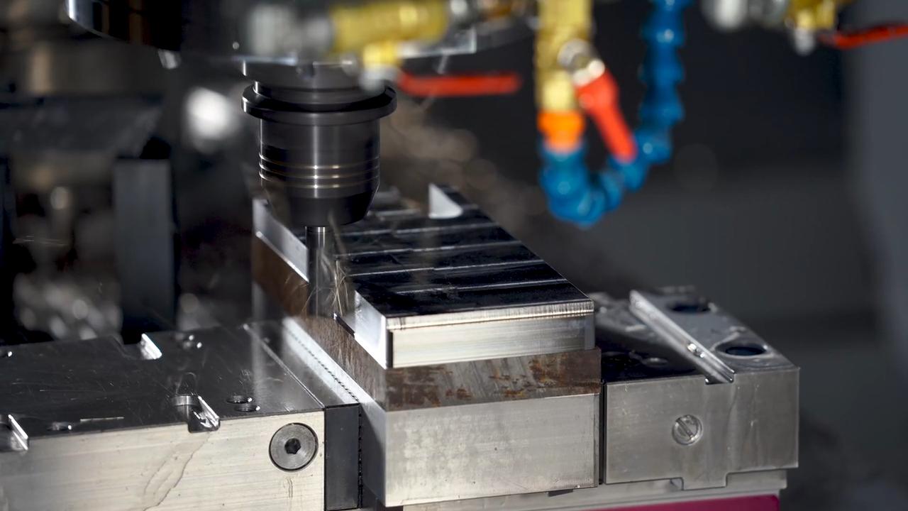 qué es un centro mecanizado CNC